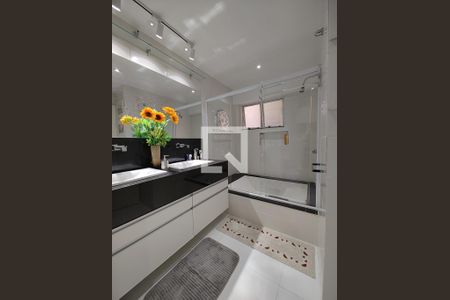 Apartamento à venda com 220m², 4 quartos e 2 vagasBanheiro Social