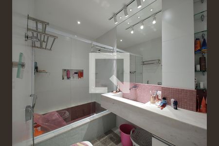 Banheiro suite 1 de apartamento à venda com 4 quartos, 220m² em Leblon, Rio de Janeiro