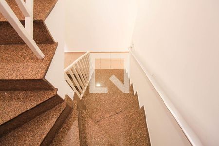 Casa para alugar com 200m², 3 quartos e 2 vagas Casa para alugar com 200m², 3 quartos e 2 vagasEscada