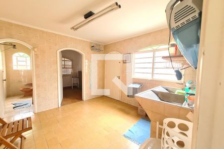 Área de Serviço de casa para alugar com 4 quartos, 410m² em Vila California, São Paulo