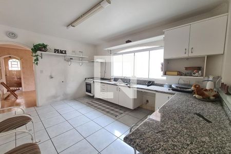 Casa para alugar com 410m², 4 quartos e 2 vagas Casa para alugar com 410m², 4 quartos e 2 vagasCozinha 2