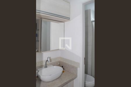 Banheiro de apartamento para alugar com 2 quartos, 54m² em Vila Gustavo, São Paulo