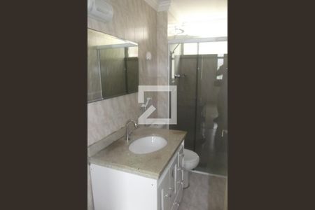 Banheiro de apartamento para alugar com 2 quartos, 50m² em Inhaúma, Rio de Janeiro