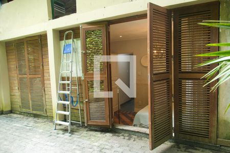 Casa à venda com 250m², 5 quartos e 1 vaga Casa à venda com 250m², 5 quartos e 1 vagaQuarto varanda