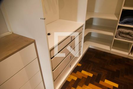 Casa à venda com 250m², 5 quartos e 1 vaga Casa à venda com 250m², 5 quartos e 1 vagaQuarto closet