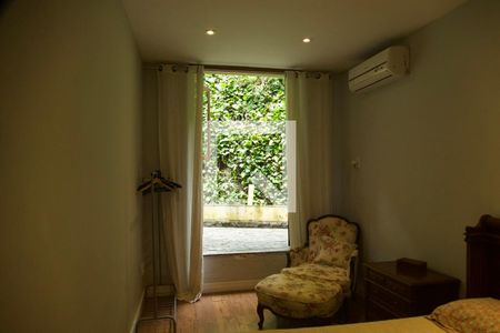 Casa à venda com 250m², 5 quartos e 1 vaga Casa à venda com 250m², 5 quartos e 1 vagaQuarto