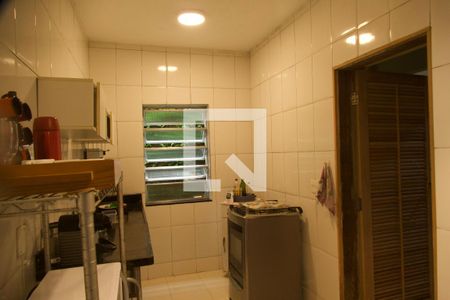 Casa à venda com 250m², 5 quartos e 1 vaga Casa à venda com 250m², 5 quartos e 1 vagaCozinha