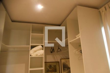 Casa à venda com 250m², 5 quartos e 1 vaga Casa à venda com 250m², 5 quartos e 1 vagaQuarto closet