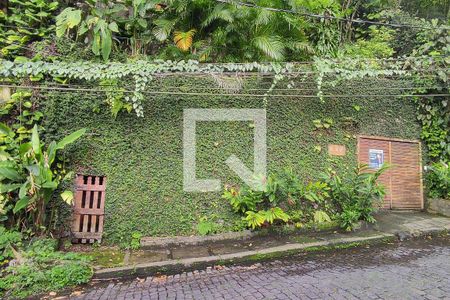 Casa à venda com 250m², 5 quartos e 1 vaga Casa à venda com 250m², 5 quartos e 1 vagachada com *cartaz QA*