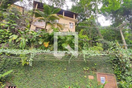 Casa à venda com 250m², 5 quartos e 1 vaga Casa à venda com 250m², 5 quartos e 1 vagachada com *cartaz QA*