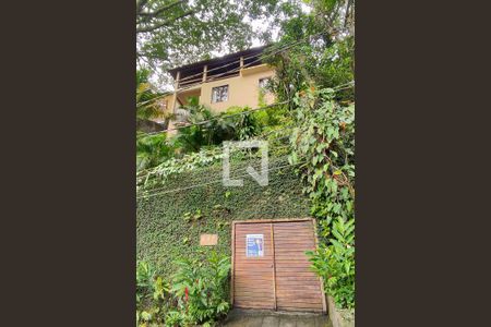 Casa à venda com 250m², 5 quartos e 1 vaga Casa à venda com 250m², 5 quartos e 1 vagaFachada com *cartaz QA*