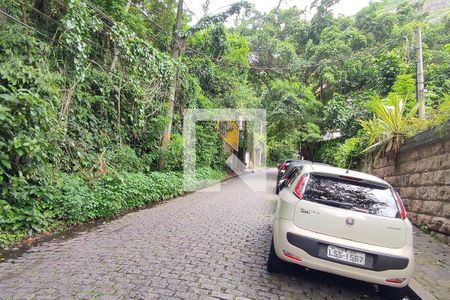 Casa à venda com 250m², 5 quartos e 1 vaga Casa à venda com 250m², 5 quartos e 1 vagaVista da Rua