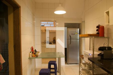 Casa à venda com 250m², 5 quartos e 1 vaga Casa à venda com 250m², 5 quartos e 1 vagaCozinha