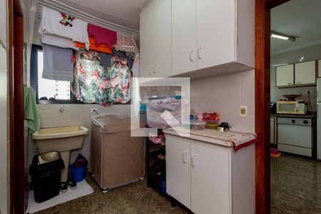 Apartamento à venda com 160m², 3 quartos e 2 vagas Apartamento à venda com 160m², 3 quartos e 2 vagasÁrea de Serviço