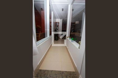 Casa de condomínio à venda com 199m², 4 quartos e 4 vagas Casa de condomínio à venda com 199m², 4 quartos e 4 vagasCorredor