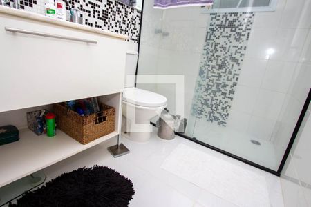 Casa de condomínio à venda com 199m², 4 quartos e 4 vagas Casa de condomínio à venda com 199m², 4 quartos e 4 vagasBanheiro da Suíte