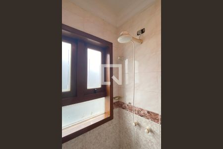 Casa de condomínio para alugar com 954m², 4 quartos e 8 vagasBanheiro da Suíte 3