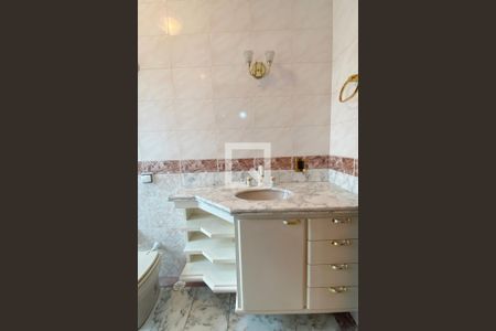 Casa de condomínio para alugar com 954m², 4 quartos e 8 vagasBanheiro da Suíte 3