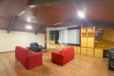 Casa de condomínio para alugar com 954m², 4 quartos e 8 vagasSala de TV