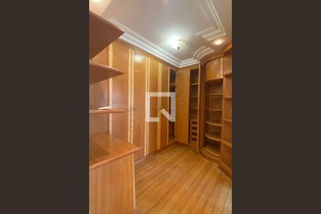 Casa de condomínio para alugar com 954m², 4 quartos e 8 vagasCloset da suíte 4