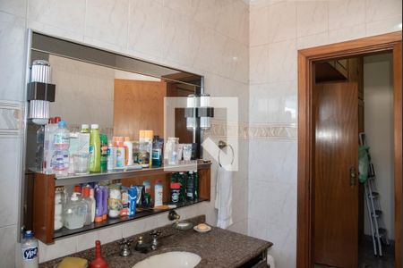 Casa à venda com 300m², 4 quartos e 5 vagasBanheiro da Suíte 2