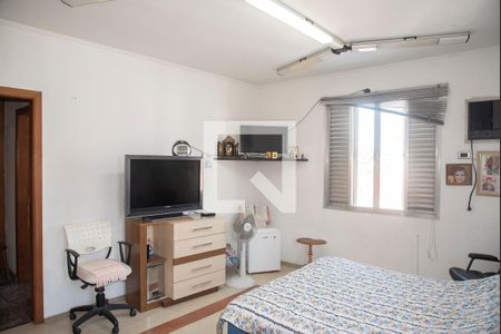 Casa à venda com 300m², 4 quartos e 5 vagasSuíte 2