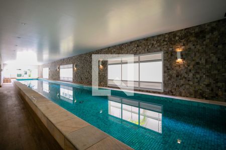 Apartamento à venda com 265m², 4 quartos e 6 vagasÁrea comum - Piscina coberta