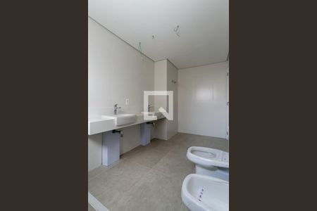 Apartamento à venda com 265m², 4 quartos e 6 vagasBanheiro da suíte 1