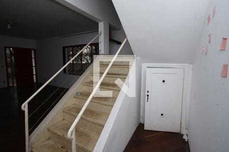 Escada com porão de casa à venda com 4 quartos, 140m² em Cerqueira César, São Paulo