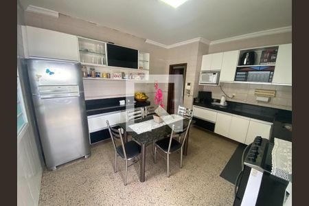 Casa à venda com 4 quartos, 377m² em Alto dos Pinheiros, Belo Horizonte