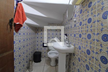 Lavabo de casa para alugar com 4 quartos, 200m² em Jardim Regis, São Paulo