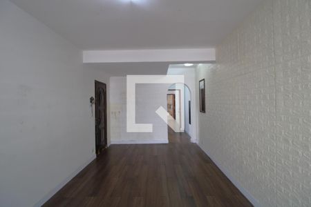 Sala de casa à venda com 4 quartos, 200m² em Jardim Regis, São Paulo