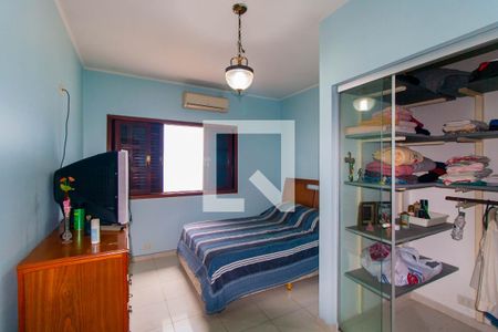 Casa à venda com 420m², 4 quartos e 2 vagas Casa à venda com 420m², 4 quartos e 2 vagasSuíte 2