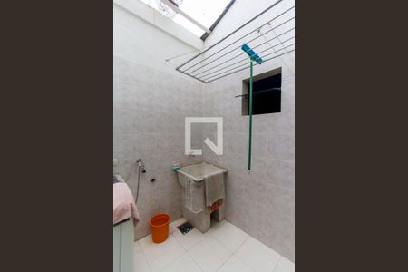 Casa à venda com 420m², 4 quartos e 2 vagas Casa à venda com 420m², 4 quartos e 2 vagasLavanderia