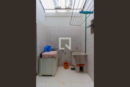 Casa à venda com 420m², 4 quartos e 2 vagas Casa à venda com 420m², 4 quartos e 2 vagasLavanderia