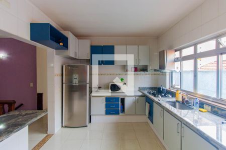 Casa à venda com 420m², 4 quartos e 2 vagas Casa à venda com 420m², 4 quartos e 2 vagasCozinha