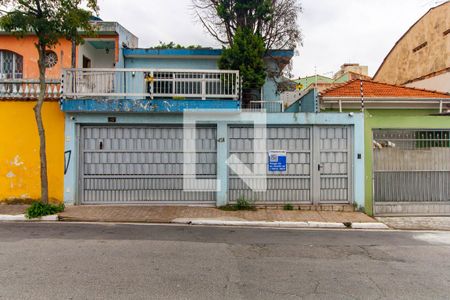 Casa à venda com 420m², 4 quartos e 2 vagas Casa à venda com 420m², 4 quartos e 2 vagasFachada