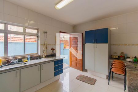 Casa à venda com 420m², 4 quartos e 2 vagas Casa à venda com 420m², 4 quartos e 2 vagasCozinha