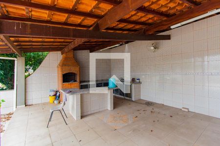 Casa à venda com 420m², 4 quartos e 2 vagas Casa à venda com 420m², 4 quartos e 2 vagasChurrasqueira