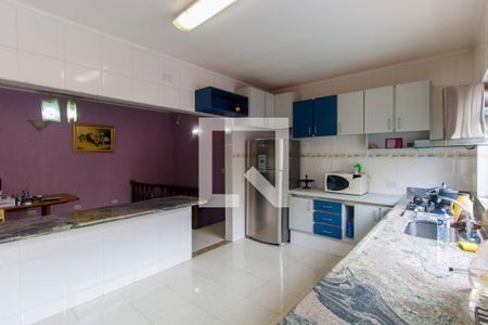 Casa à venda com 420m², 4 quartos e 2 vagas Casa à venda com 420m², 4 quartos e 2 vagasCozinha