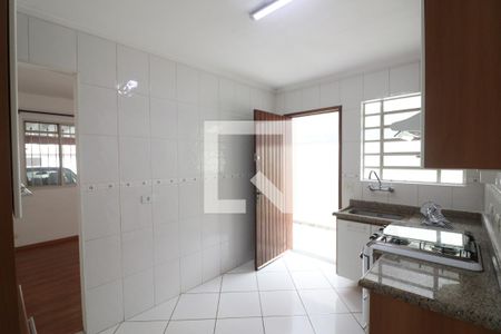 Casa para alugar com 70m², 2 quartos e 2 vagasCozinha 