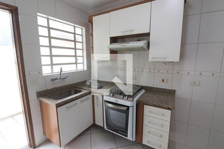 Casa para alugar com 70m², 2 quartos e 2 vagasCozinha 