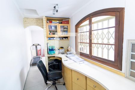 Casa à venda com 227m², 3 quartos e 2 vagasEscritório