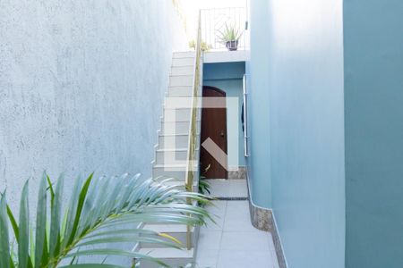 Casa à venda com 227m², 3 quartos e 2 vagasEscada para a Varanda