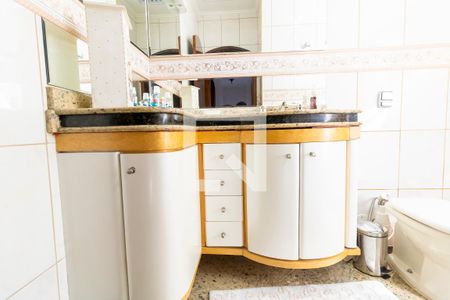 Casa à venda com 227m², 3 quartos e 2 vagasBanheiro