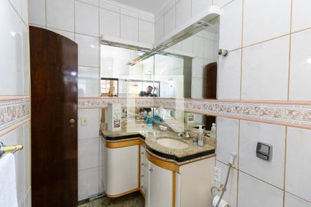 Casa à venda com 227m², 3 quartos e 2 vagasBanheiro