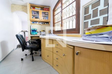 Casa à venda com 227m², 3 quartos e 2 vagasEscritório