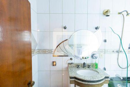 Casa à venda com 227m², 3 quartos e 2 vagasBanheiro da Suíte