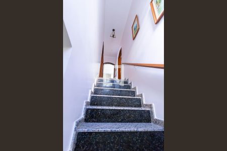 Casa à venda com 227m², 3 quartos e 2 vagasEscada