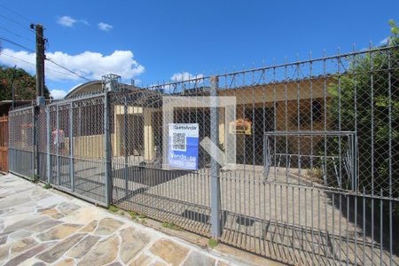 Casa à venda com 180m², 3 quartos e 2 vagas Casa à venda com 180m², 3 quartos e 2 vagasFachada